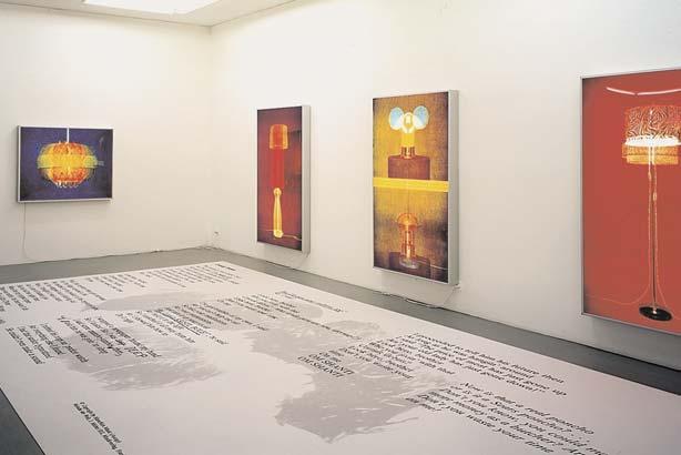 Der Titel «Leuchten» kann auch als augenzwinkernde Referenz des Künstlers an seine ehemalige Heimatstadt Luzern verstanden werden, die im Volksmund»Leuchtenstadt«genannt wird Markowitsch lebt heute