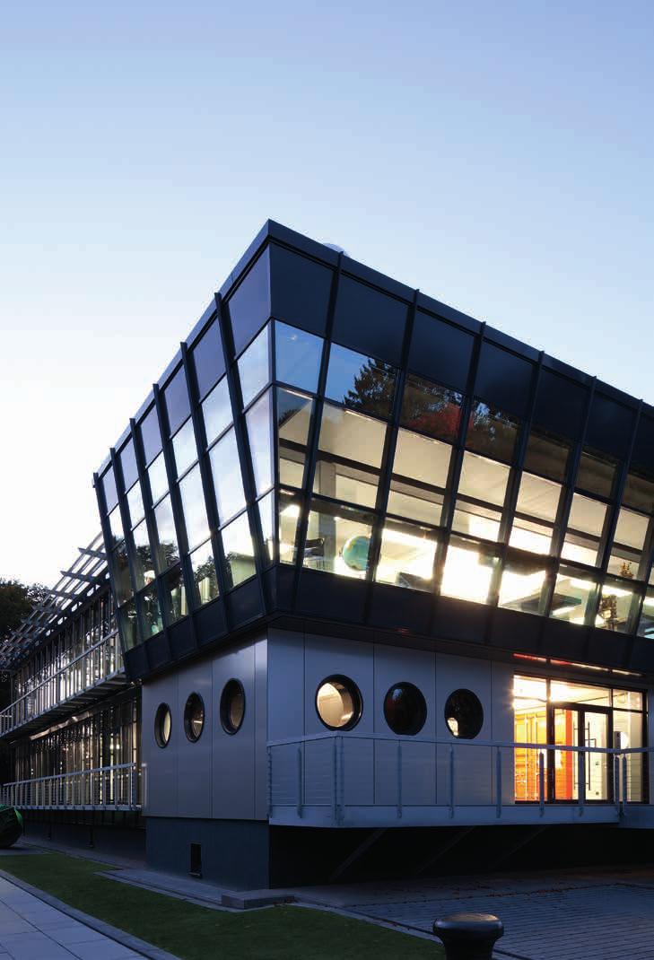 Best Practice BÜROGEBÄUDE CTP SERVICE GMBH EIN FRACHTSCHIFF AN LAND Manchmal wird Architektur zur Erzählung so wie bei diesem zeichenhaften Bürogebäude nahe Hamburg.