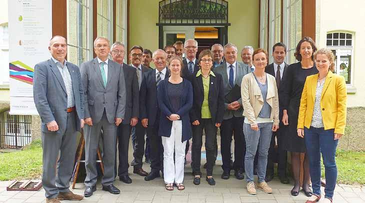 Arbeitsgemeinschaft der Naturparke RLP Die Vorsitzenden der rheinland-pfälzischen Naturparke haben sich im Museum Monrepos bei Neuwied getroffen, um über die Zukunft der Naturparke zu diskutieren.