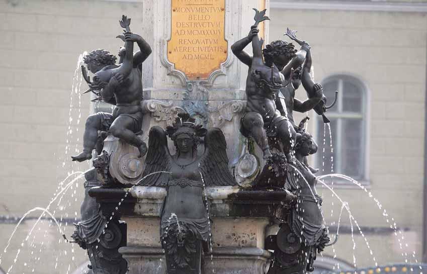 Wasserversorgung durch Monumentalbrunnen Mit drei Fließwasserbrunnen gestaltete die Reichsstadt den zentralen Straßenraum Adriaen de Vries modellierte die Bronzefiguren des Herkulesbrunnens, darunter