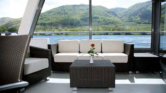 lounge Gemütliche Lounge-Möbel im schattigen Bereich des Freidecks laden zum Genuss herrlichen Wachauer Weines.