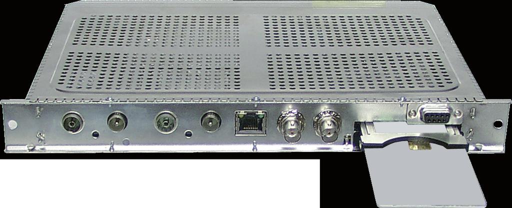 3.5 CA-Modul nachrüsten Die Cassette ist mit einem Common-Interface ausgestattet. Dieses dient dem Anschluss eines CA-Moduls verschiedener Verschlüsselungssysteme und Programmanbieter.