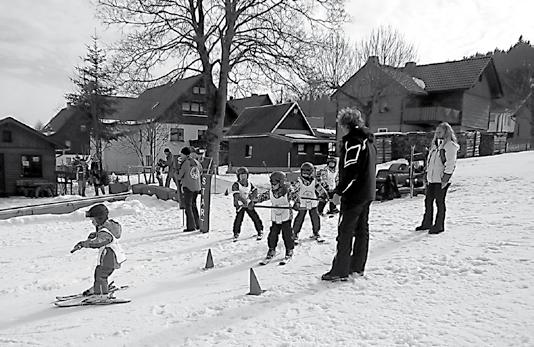Auf diese Weise konnten die Kinder ihre körperlichen Fähigkeiten ausbauen. Nach einem gemütlichen Mittagessen in der Ski-Hütte war der Tag auch leider schon wieder zu Ende.