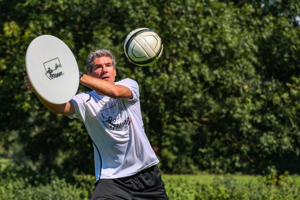 Torwarttrainer-Tag mit Claudio Filippi In der Bundesliga-Sommerpause hält die 96-Fußballschule für Fußballtrainer aus Profi- und Amateurfußball ein besonderes Highlight bereit: Gemeinsam mit