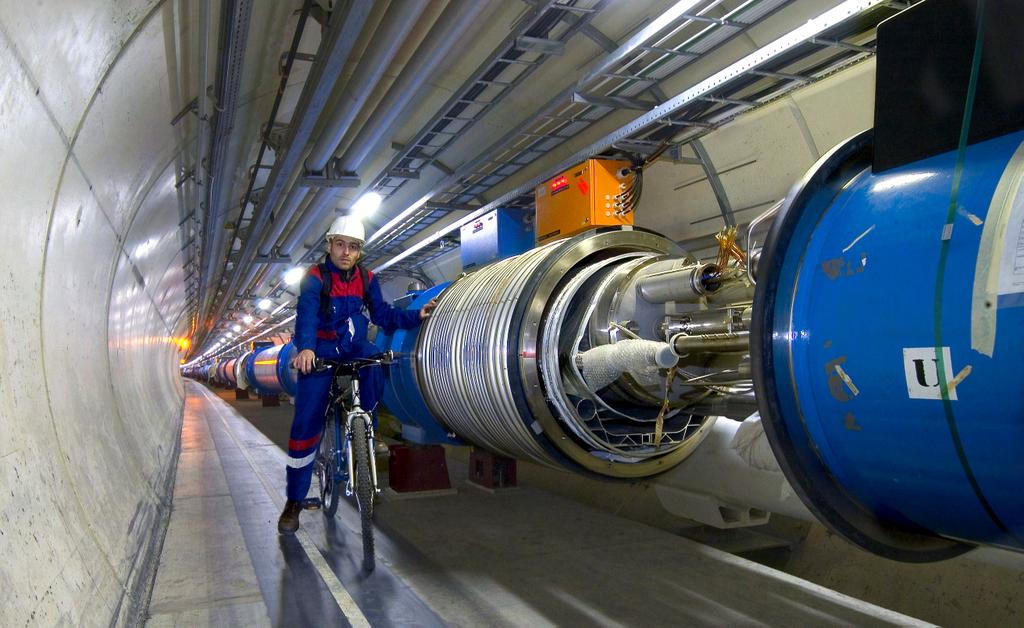 LHC Tunnel mini schwarze Löcher am LHC?