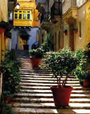 Gozo wird als die legendäre Insel der Calypso der homerischen Odyssee betrachtet. Barockkirchen und alte Bauernhöfe aus Stein prägen das Landschaftsbild.