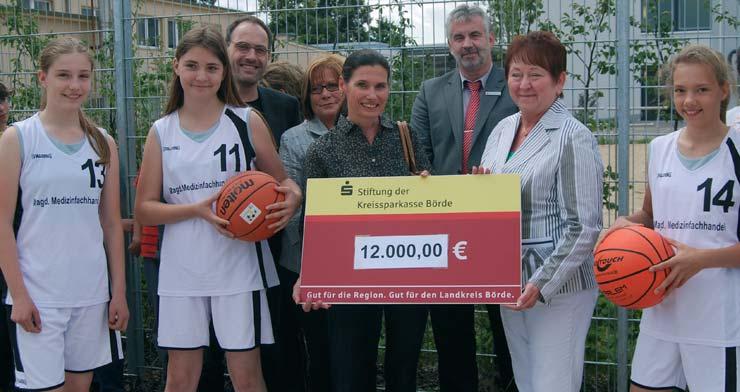 14 Im Blickpunkt 12.000 Euro für eine Street-Basketball-Anlage Am 16.