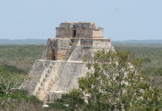 Gegründet wurde Chichén Itzá, das zur Zeit der Eroberung so gut wie verlassen war wohl im 5. Jh.