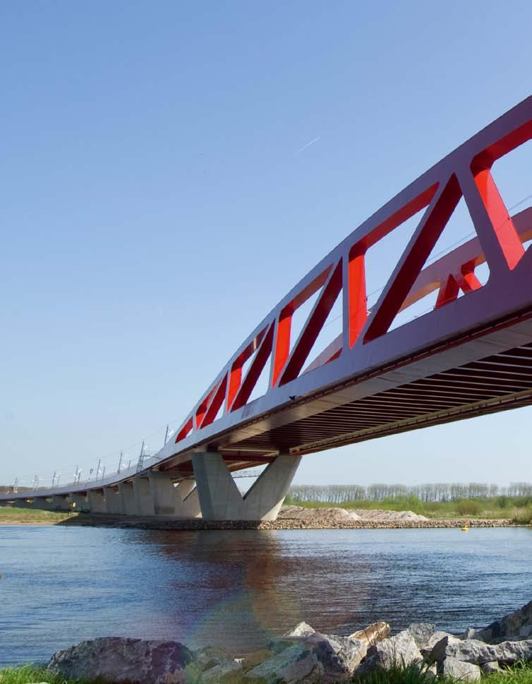 Ein wichtiger Teil der 50 km langen, zweigleisigen Neubaustrecke für den Schienenverkehr zwischen Zwolle und Lelystad ist das Brückenbauwerk über die IJssel.