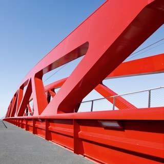 Die neue IJsselbrücke ersetzt das rund 50 m nördlich gelegene, bestehende Brückenbauwerk, das nach Inbetriebnahme des