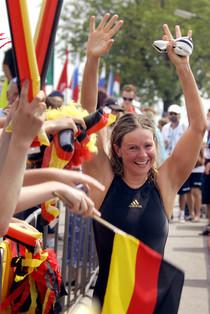 Portrait Angela Maurer mit drittem Weltcup-Gesamtsieg Langstreckenschwimmerin Angela Maurer hat sich ihren dritten Gesamtsieg im Weltpokal nach 2002 und 2004 mit dem klaren Vorsprung von 42 Punkten