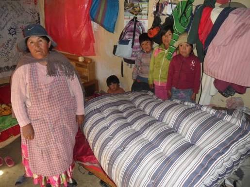Familienhilfe - Bericht von VIVIANA - Monat Mai 2014 INITIATIVE ESPERANZA Spenden Diesen Monat konnten wir der Familie Quispe Sirpa eine Matratze kaufen.