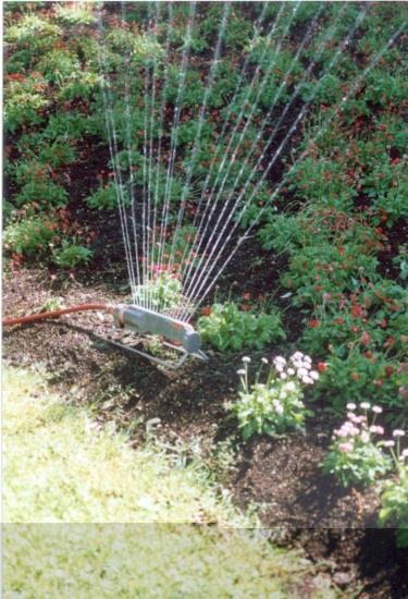 Einsatzbereiche von Gartenanlagen Bewässerung mit Schlauch Bewässerung mit
