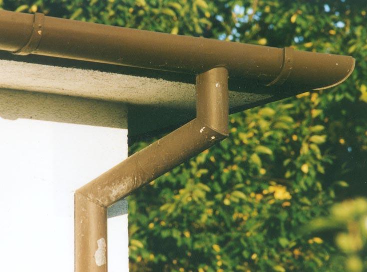 Dachfläche Vorsicht bei asbesthaltigen Dachmaterialien Vorsicht bei Metalleindeckungen aus Kupfer und Zink Vorsicht bei starken Verunreinigungen mit Vogelkot