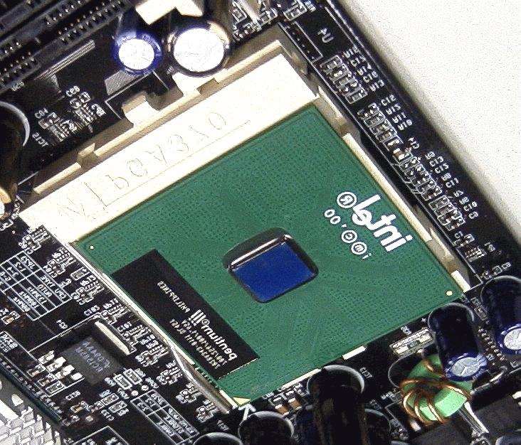 3.,(!$(!$ #" Wenn Sie Pin 1 des CPU-Steckplatzes und die Schnittkante nicht korrekt aneinander ausrichten, kann die CPU beschädigt werden.
