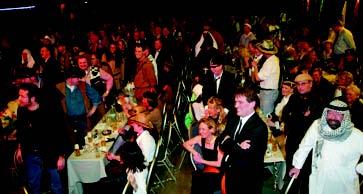 RÜCKBLICK Trommelfeuer der guten Laune Zahlreiche Lachsalven bei der närrischen Gala des Schützenvereins Ein vollbesetzter Saal Thomas Jansen zeichnet Franz Lohscheller aus Was für ein Abend, was für