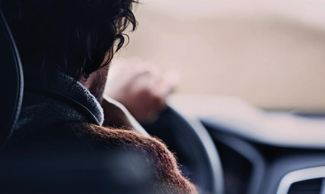 FAHRDYNAMIKREGELUNG (ESC) VERKEHRSSCHILDERKENNUNG (ROAD SIGN INFORMATION) Diese Funktion erinnert Sie daran, an welchen Verkehrsschildern Sie mit Ihrem Volvo vorbeigefahren sind.