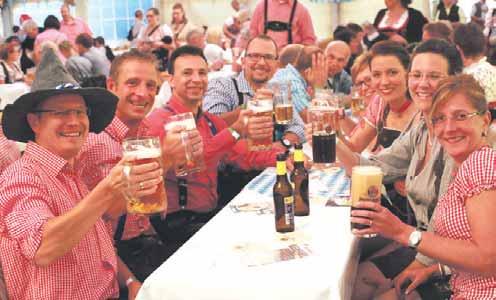 Im Zelt des langjährigen Festwirts Reinhard Sonntag wird es bei bayerischen Speisen, Oktoberfestbier und nicht zuletzt bei ausverkauftem Haus wieder eine unvergessliche Stimmung geben.