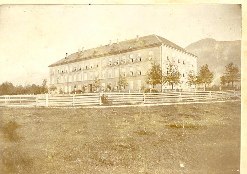 Taubstummenanstalt in Mils 1892 Neubau in Mils Woher kamen die nötigen Gründe?