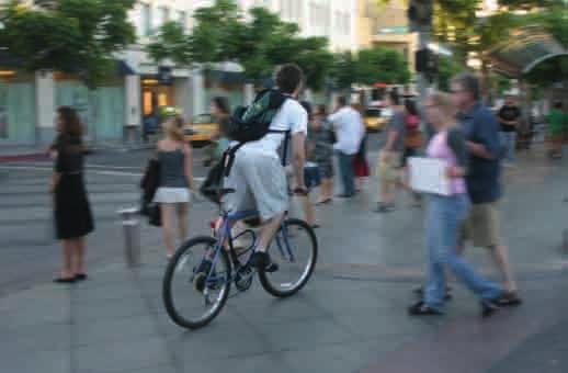 14 Kommunalpolitik Etwas mehr Rücksicht wäre schön Straßenverkehrsordnung gilt für jeden Leider ist es kein Einzelfall, dass die Radfahrer nicht nur auf der Neusser Straße rücksichtslos den Fußweg
