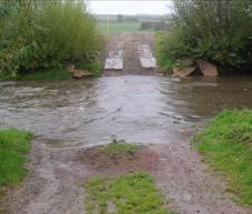 Lösung: Furt ersetzt Verrohrung Wasserkörper durchgängig, Sohle durchgängig (keine durchgängig