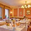 Personen, Wellness- und Fitnessbereich Traditional restaurant, lobby bar, 2 conference rooms for up to 50 persons, spa and fitness area Biergarten, Sauna und Dampfbad