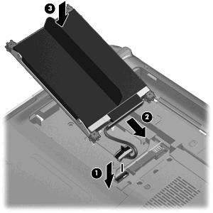 3. Senken Sie die linke Seite der Festplatte vorsichtig ab, bis sie bündig mit dem Festplattenschacht abschließt (3). 4.