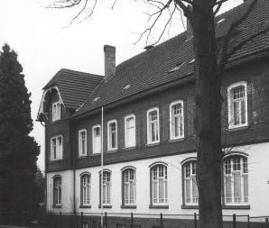 HAUS STEINHEUSER Früher Landwirtschaftsschule Pollerhofstraße 35 Im Bergischen Land, besonders in unserer Heimat, war die Ernährung und der Unterhalt der Bevölkerung weitgehend von den Erzeugnissen