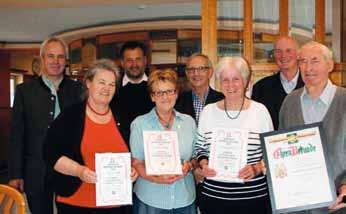 Senioren Pensionisten 35 Seniorenbund Ortsgruppe Dellach im Drautal Im Rahmen der Muttertagsfeier am 2. Mai 2015 im Gasthof Kurz wurden langjährige Mitglieder mit einer Ehrennadel ausgezeichnet.