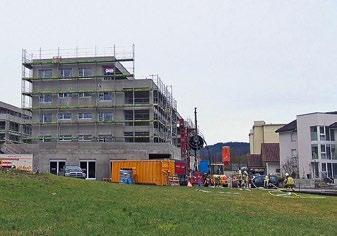 20 Einsatz Schweizerische Feuerwehr-Zeitung In einem Neubaugebiet neben der Klinik St. Urban wird bei einer Erdsondenbohrung eine Gasblase angebohrt.