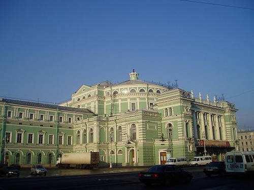 Geniessen Sie russische Küche vom Feinsten! Nachmittags: werden wir den Paul s Palast in Pavlosk besichtigen.