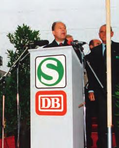 Zuerst mit der Eröffnung der ersten S-Bahn von Nürnberg nach Lauf, einen Tag später folgt der Verbundstart. 26./27.9.1987 4 