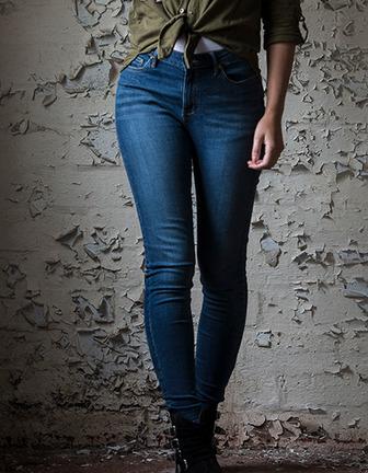 Hose LARA SKINNY 35,90 EUR Artikelnr.: C-H005 Herstellernr.: SD014 für Frauen Wir hätten nicht gedacht, dass es Jeans gibt, die vielen Figuren passen!