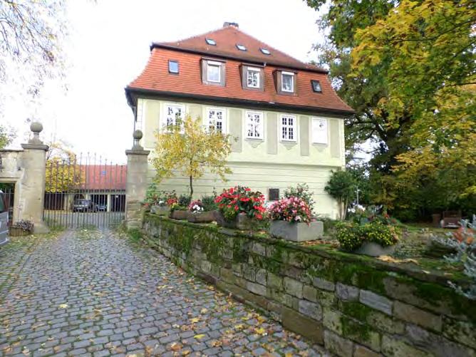 Schloßgasse 4 Kulturdenkmal gemäß 28 DSchG Neues Schloss samt Park und Einfriedung Im nördlichen Bereich des historischen Ortskerns befindet sich die ausgedehnte Schlossanlage.