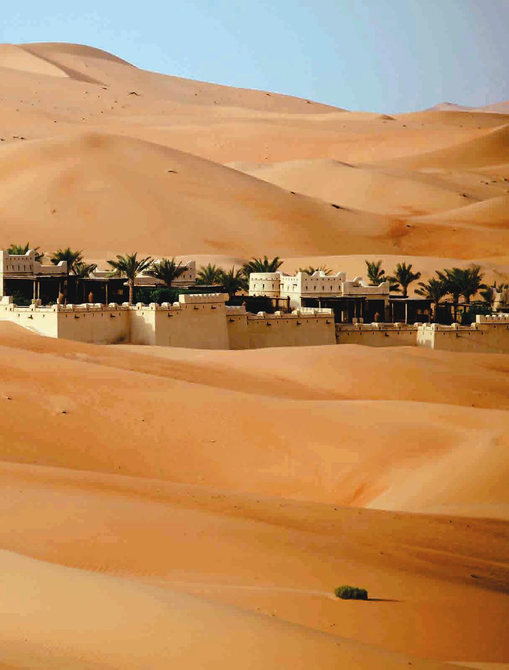 IMPRESSIONEN 18 19 Die größte Sandwüste der Welt Ein Ausflug von der Liwa-Oase in die Rub al-khali, die größte Sandwüste der Welt, ist ein überwältigendes Erlebnis.