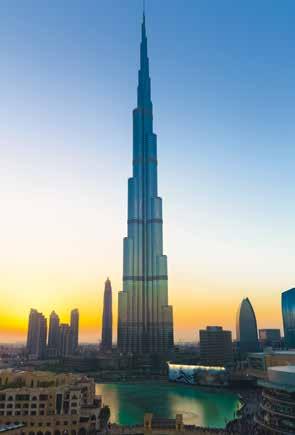 Dazu gehören u.a. eine Wüsten-Safari mit Bauchtanzvorführung, die Auffahrt zur Aussichtsplattform des Burj Khalifas im 124. Stockwerk und eine Schifffahrt zu den Fjorden Omans.