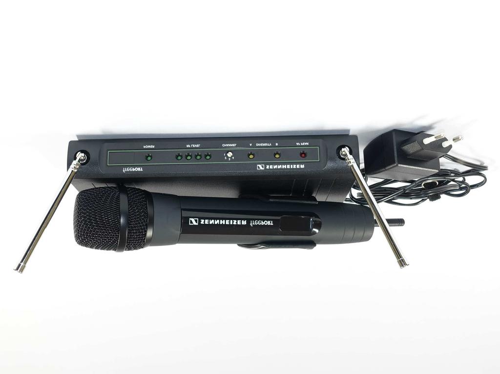 Set 15.00 Funkmikrofonset Diversity Technik einstellbarer Squelch für störungsfreien Betrieb incl. 9 V Batterie Bestand: 1 009 K&M Einhand Mikrofonstativ 4.