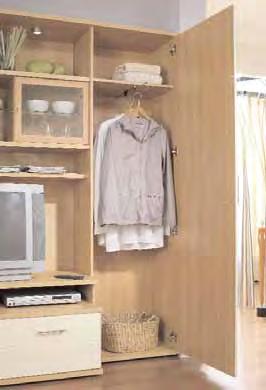 Ein Kleiderschrank in der Wohnwand: durchdachtes Detail, zum Beispiel für kleine oder