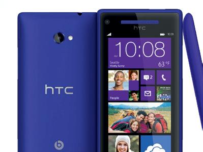 Das Gehäuse des Windows Phone 8X by HTC ist übrigens aus einem Guss, ultra-matt und hat eine glatte, geschmeidige Form mit abgerundeter