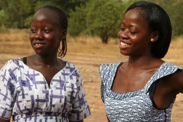 Binta ist auch hier ein Beispiel: sie ist Stadträtin in Kedougou und Leiterin einer Frauenunion, die sich für die Rechte der Mädchen und Frauen ihrer Region einsetzt.