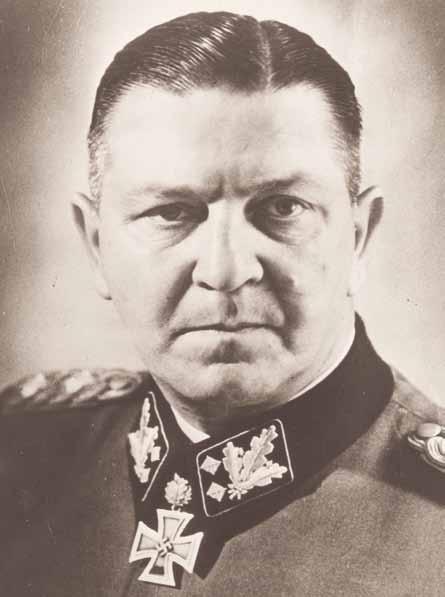 Konzentrationslager und Chef der Wachtruppen, ab 1936 Chef der SS-Totenkopfverbände, dann Kommandeur der 3.