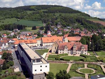 Der Medizintechnik- und Pharmahersteller investierte 37 Millionen Euro in große Teile der Klosteranlage. Durch den Umbau entstanden 63 neue Arbeitsplätze.