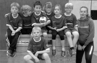 H a n d b a l l 1 7 Unsere jüngsten Handballer und Handballerinnen absolvierten ihr 1. Turnier! Mit viel Spaß und Freude absolvierten unsere Mini-Handballer ihr erstes Turnier am 20.