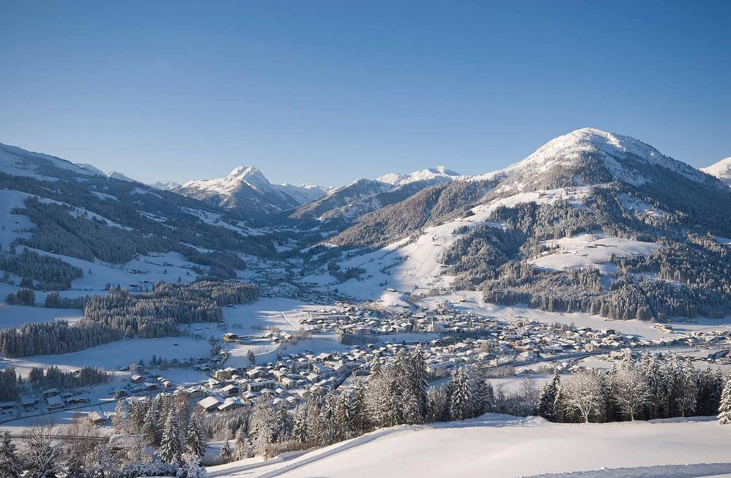 Tiroler odenständigkeit trifft moderne rchitektur. ie Mountain Residence befindet sich im erzen Kirchbergs und doch in sehr ruhiger und optimaler Sonnenlage.