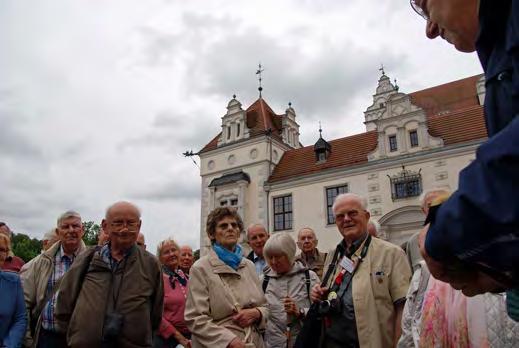 Mit einem schönen großen Bus unter Leitung von unserem Reiseleiter Walter fuhren wir zuerst zur Klostermühle Boitzenburg. Es ging dann an der Klosterruine vorbei zum Schloss Boitzenburg.