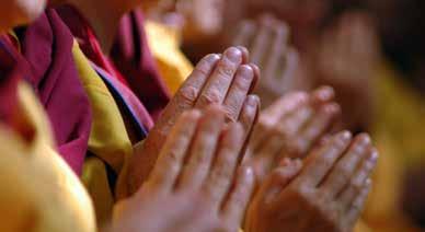 GESUNGENE MEDITATIONEN Gesungene Meditationen - traditionell Pujas genannt - sind eine besondere Methode, um eine Verbindung zu Buddha aufzubauen und helfen, einen positiven Geist zu entwickeln und