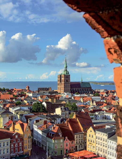 INHALT 4 5 62 UNESCO-Welterbe: In Stralsund blieb das mittelalterlich geprägte Straßenbild bis heute erhalten.