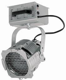 CDM/HCI-150 Scheinwerfer mit Vorschaltgerät für Entladungslampe. Durch eine hohe Lichtausbeute (14.000 Lumen) sowie eine extrem lange Lebensdauer (6000 Std.