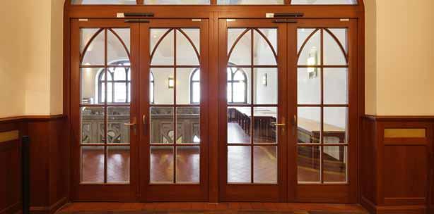 Massivholz-Rahmentüren und Verglasungen werden von Schörghuber mit hochwertigen und besonders ausgesuchten Materialien gefertigt.