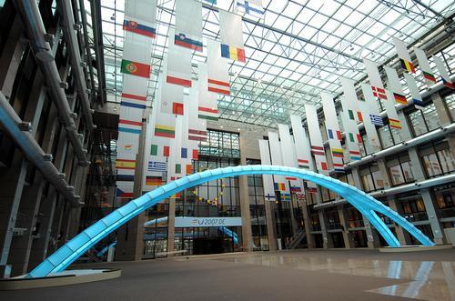 EU-Bodenrahmenrichtlinie Auf EU-Ebene beteiligte Institutionen Rat der EU ( Ministerrat ) Sitz in Brüssel Fachminister (je nach Themenbereich) Aufgabe: wichtigstes Entscheidungsorgan der EU